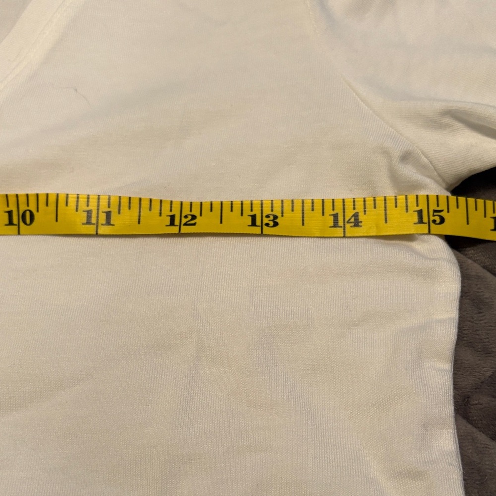 Old Navy Women's white V-Neck Blouse. Size small tall - Picture 3 of 4